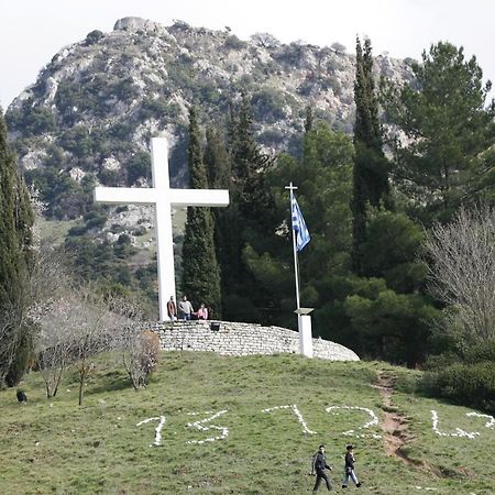 Amadriades Kalavryta Esterno foto